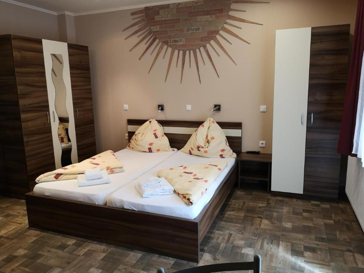Bed and Breakfast Borostyán Panzió Balatonfüred Esterno foto